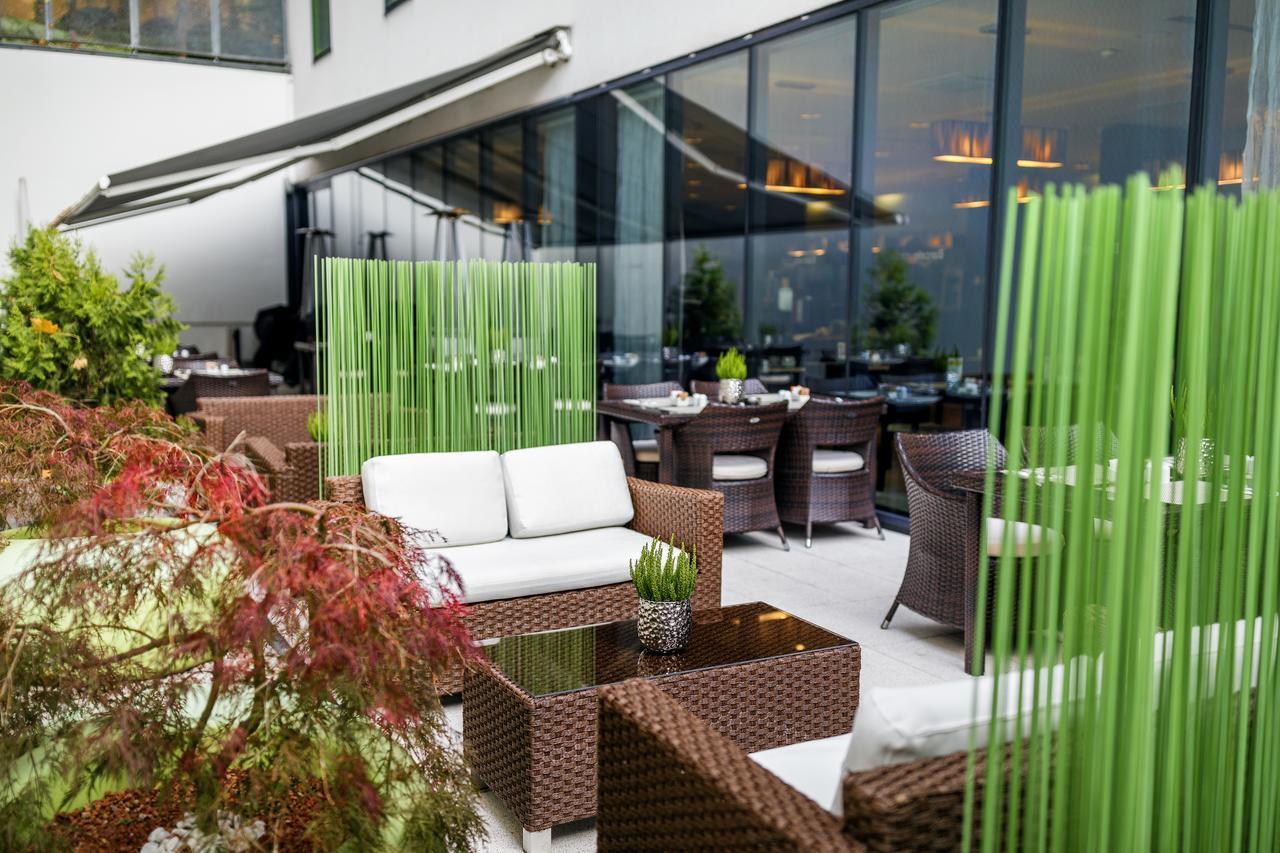 Occidental Praha Five Hotel Exterior photo